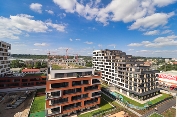 Výhled z terasy - Pronájem bytu 2+kk v osobním vlastnictví 62 m², Praha 9 - Hloubětín