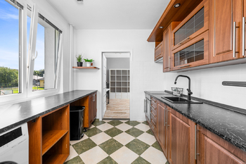 průchozí kuchyň - Prodej bytu 2+1 v osobním vlastnictví 59 m², České Budějovice