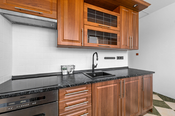 průchozí kuchyň - Prodej bytu 2+1 v osobním vlastnictví 59 m², České Budějovice