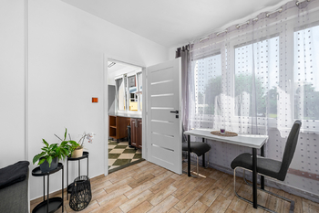 obývací pokoj s jídelním koutem - Prodej bytu 2+1 v osobním vlastnictví 59 m², České Budějovice