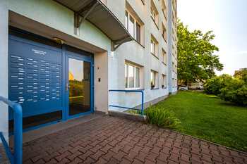 hlavní vstup  - Prodej bytu 2+1 v osobním vlastnictví 59 m², České Budějovice