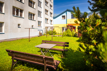 společné zahrady - Prodej bytu 2+1 v osobním vlastnictví 59 m², České Budějovice