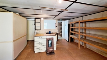 Prodej obchodních prostor 66 m², Borovany