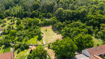 pohled z dronu na pozemek foto 2 - Prodej pozemku 1083 m², Sentice