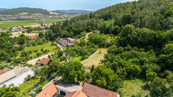 pohled z dronu foto 1 - Prodej pozemku 1083 m², Sentice