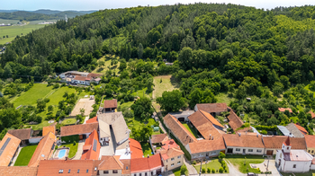 pohled z dronu foto 6 - Prodej pozemku 1083 m², Sentice