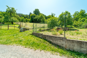 příjezd k pozemku foto 3 - Prodej pozemku 1083 m², Sentice