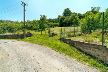 příjezd k pozemku foto 2 - Prodej pozemku 1083 m², Sentice