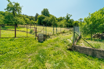vstup na pozemek - Prodej pozemku 1083 m², Sentice