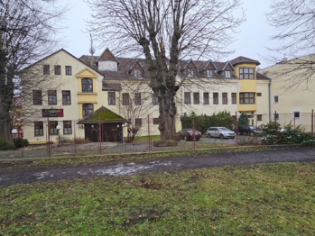 pohled na stavbu | od rybníka - Prodej nájemního domu 1194 m², Duchcov