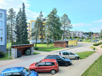 Výhled do ulice. - Pronájem bytu 3+kk v osobním vlastnictví 90 m², Veselí nad Lužnicí