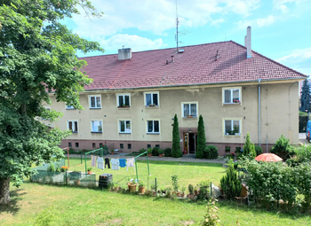 Výhled k sousednímu domu. - Pronájem bytu 3+kk v osobním vlastnictví 90 m², Veselí nad Lužnicí