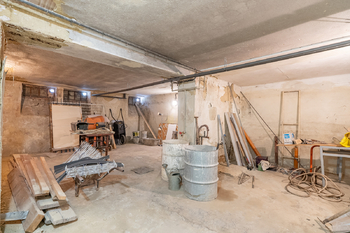Suterén - Prodej domu 686 m², Bučovice