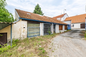Garáže - Prodej domu 300 m², Blatná