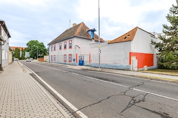 Severní pohled z ulice - Prodej domu 300 m², Blatná