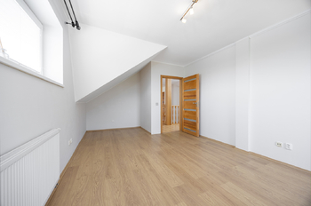 Prodej domu 229 m², Studeněves