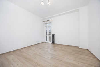 Pokoj do ulice - Pronájem bytu 3+kk v osobním vlastnictví 78 m², Praha 5 - Malá Strana