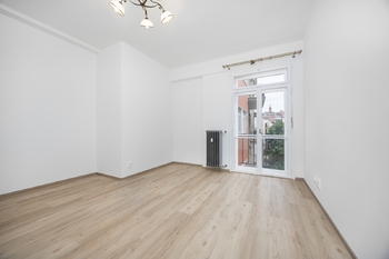 Pokoj do vnitrobloku - Pronájem bytu 3+kk v osobním vlastnictví 78 m², Praha 5 - Malá Strana