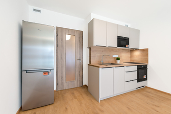 Pronájem kancelářských prostor 31 m², Praha 9 - Hloubětín