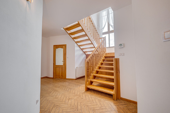Prodej domu 376 m², Hřebeč