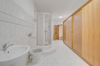 Prodej domu 376 m², Hřebeč
