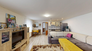 pokoj s kuchyňským koutem - Prodej domu 174 m², Hrušov