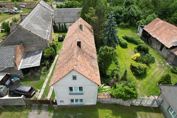 pohled na dům z ptačí perspektivy - Prodej domu 174 m², Hrušov