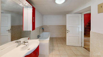 koupelna - Prodej domu 174 m², Hrušov