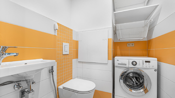 Oddělená toaleta s pračkou - Pronájem bytu 2+kk v osobním vlastnictví 43 m², Praha 5 - Stodůlky