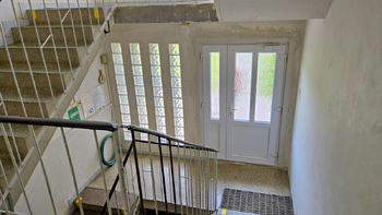 Venkovní chodba - Prodej bytu 3+1 v družstevním vlastnictví 98 m², Klobouky u Brna
