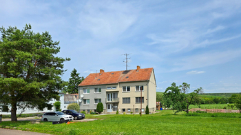 Přední pohled na dům - Prodej bytu 3+1 v družstevním vlastnictví 98 m², Klobouky u Brna