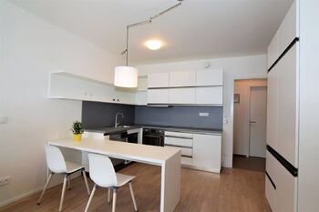 Pronájem bytu 2+kk v osobním vlastnictví 64 m², Praha 8 - Kobylisy