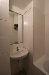 Koupelna - Pronájem bytu 2+1 v osobním vlastnictví 40 m², Praha 2 - Nusle