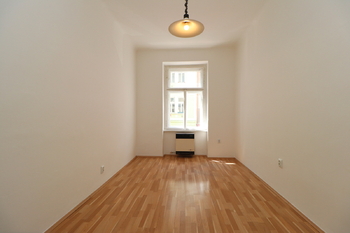 1. Pokoj - Pronájem bytu 2+1 v osobním vlastnictví 40 m², Praha 2 - Nusle