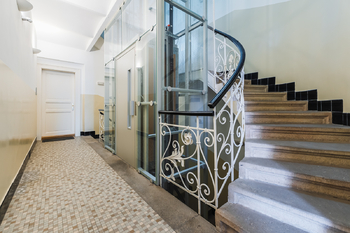 Výtah se schodištěm - Pronájem kancelářských prostor 195 m², Praha 1 - Staré Město