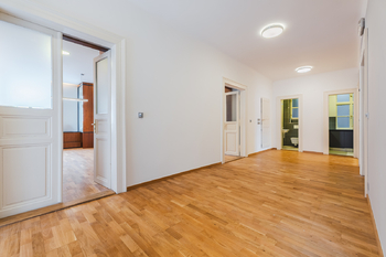 Chodba mezi místnostmi - Pronájem kancelářských prostor 195 m², Praha 1 - Staré Město