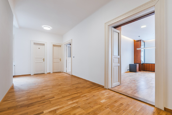 Chodba mezi místnostmi - Pronájem kancelářských prostor 195 m², Praha 1 - Staré Město