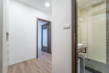 Pronájem bytu 2+kk v osobním vlastnictví 42 m², Praha 8 - Bohnice
