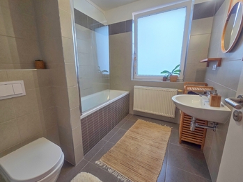 koupelna s WC - Pronájem bytu 3+kk v osobním vlastnictví 103 m², České Budějovice