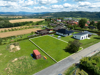 Prodej pozemku 844 m², Police