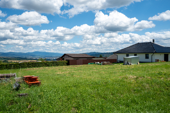 Prodej pozemku 844 m², Police