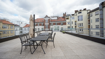 terasa - Pronájem kancelářských prostor 22 m², Praha 2 - Vinohrady