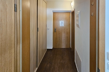 chodba - Prodej bytu 1+kk v osobním vlastnictví 34 m², Harrachov
