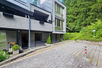 terasa a vlatní parkovací stání - Prodej bytu 1+kk v osobním vlastnictví 34 m², Harrachov