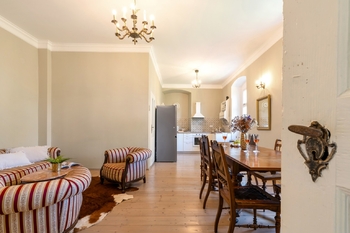 Prodej domu 358 m², Včelákov