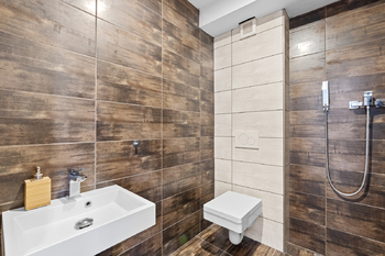 Koupelna přízemí - Prodej domu 254 m², Zdiby