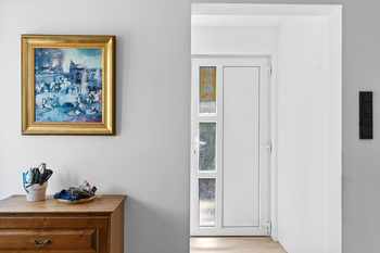Hlavní vstup do domu - Prodej domu 254 m², Zdiby