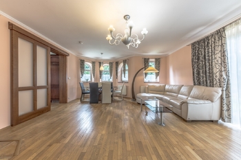 Pronájem domu 205 m², Lhota