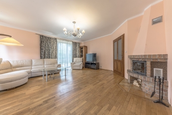 Pronájem domu 205 m², Lhota