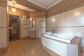 Pronájem domu 205 m², Lhota